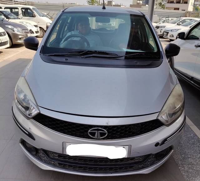 https://images10.gaadi.com/usedcar_image/4554919/original/aedf321f2dda1253cc57c09eb1fb7ff1.jpeg?imwidth=6400