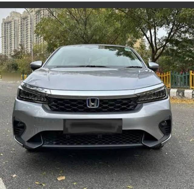 https://images10.gaadi.com/usedcar_image/4554923/original/processed_5bef7bd0d3d9abea54152f7c3b09a1e8.jpg?imwidth=6401