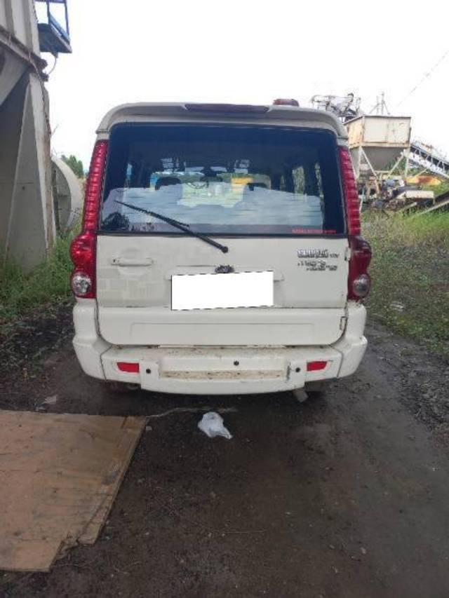 https://images10.gaadi.com/usedcar_image/4554924/original/processed_8402c6e2-a68f-4dce-9152-b368f9627c14.jpg?imwidth=6402