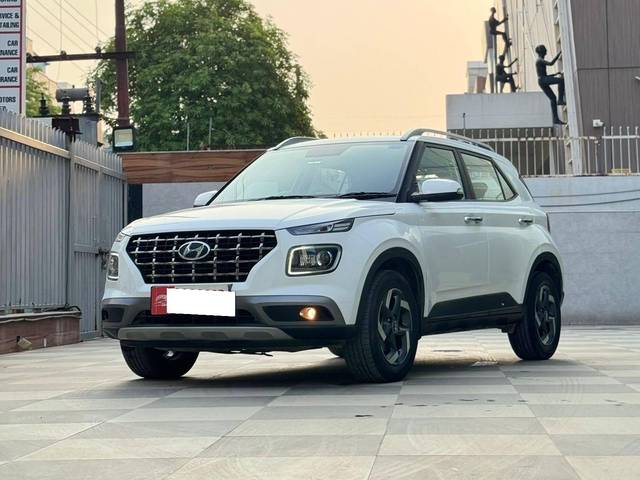 https://images10.gaadi.com/usedcar_image/4554965/original/processed_947da2a09c44d79b6d817c994380563c.jpg?imwidth=6402