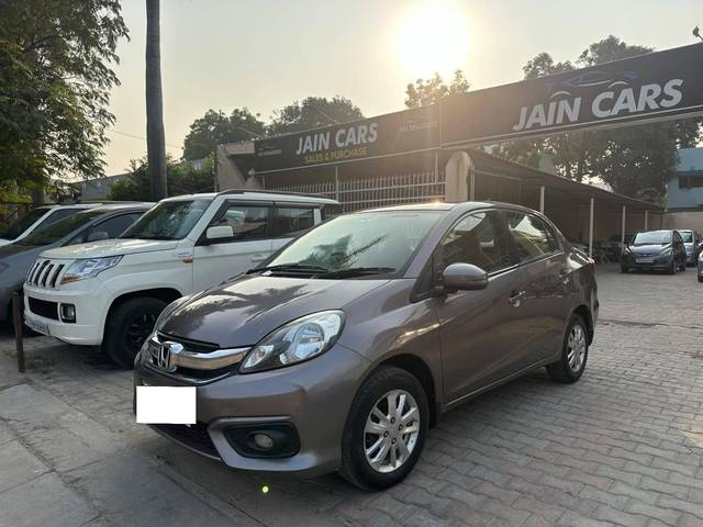 https://images10.gaadi.com/usedcar_image/4554967/original/processed_89ac6020443a0c98149cd433a81381aa.jpg?imwidth=6402