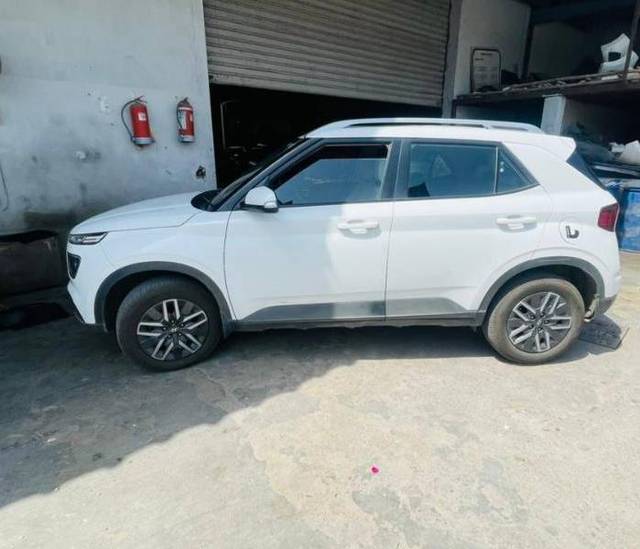 https://images10.gaadi.com/usedcar_image/4554970/original/processed_493299b8-3eba-455c-836a-7e76ba38c2b8.jpg?imwidth=6400