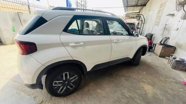 https://images10.gaadi.com/usedcar_image/4554970/original/processed_processed_e6536305-60f2-4432-86c7-39bef03139c8.jpg?imwidth=6402