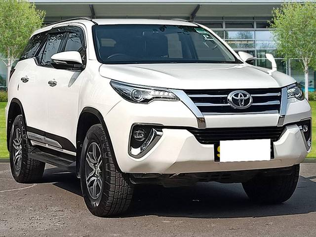 https://images10.gaadi.com/usedcar_image/4554980/original/processed_1ea7ccbc5f8385762886f724cfe5f54e.jpg?imwidth=6400