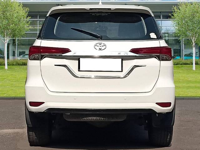 https://images10.gaadi.com/usedcar_image/4554980/original/processed_4dfa13e9385329776ff8e06bcd9369a6.jpg?imwidth=6402