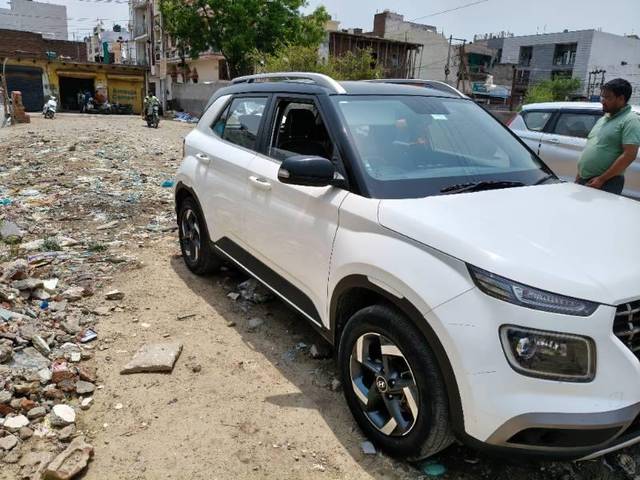 https://images10.gaadi.com/usedcar_image/4554986/original/processed_11aede84-f2f9-4e91-835f-5609c0abb0e4.jpg?imwidth=6400