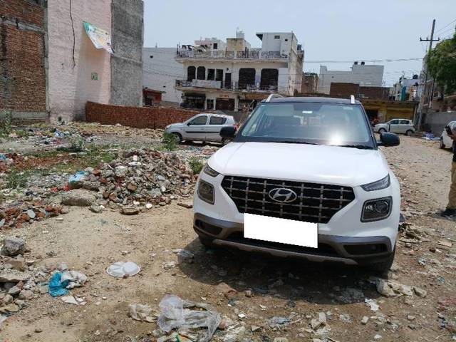 https://images10.gaadi.com/usedcar_image/4554986/original/processed_4eebb6bc-44ac-4828-8ed0-3a015c8c7568.jpg?imwidth=6401