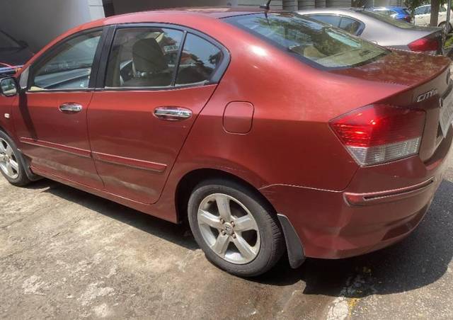 https://images10.gaadi.com/usedcar_image/4554990/original/processed_5aed4fe1-5fc1-4a22-8597-930f192aa057.jpg?imwidth=6400