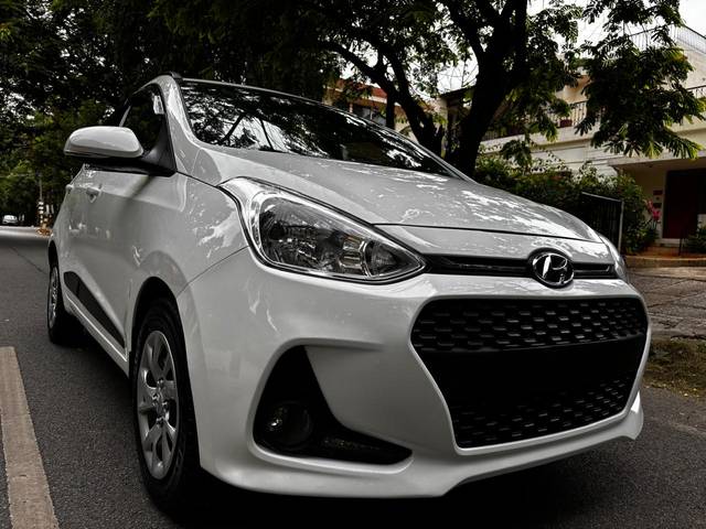 https://images10.gaadi.com/usedcar_image/4554992/original/2a79fa44e005e6ee67d5085628628fe3.jpg?imwidth=6400