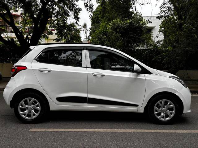 https://images10.gaadi.com/usedcar_image/4554992/original/f764ead6f815cfe1c0036596334595b2.jpg?imwidth=6401