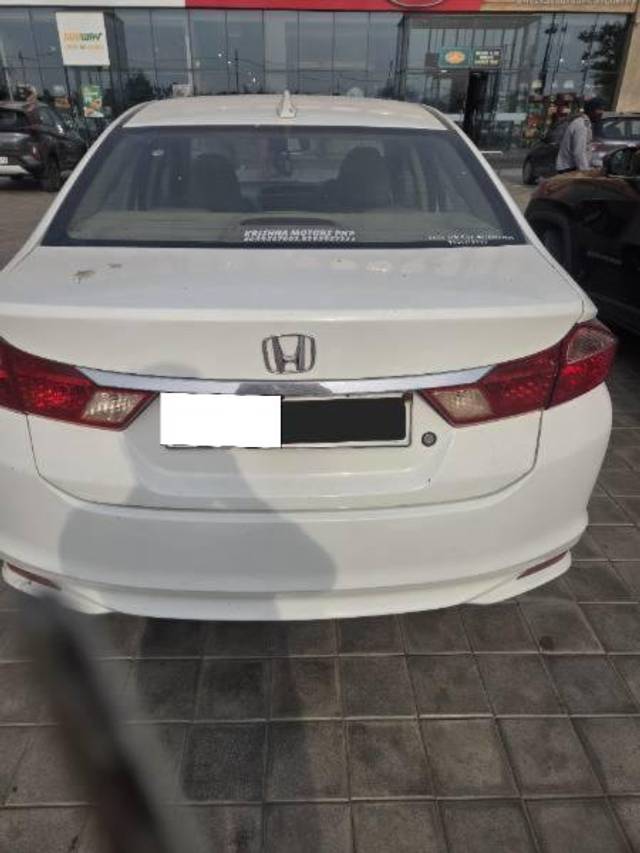 https://images10.gaadi.com/usedcar_image/4555001/original/processed_fd72d608-3bb7-4142-a3a0-949e553c9350.jpg?imwidth=6401