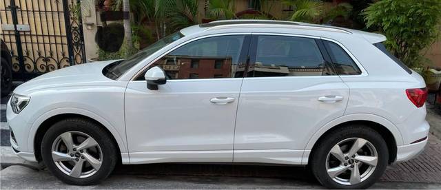 https://images10.gaadi.com/usedcar_image/4555002/original/processed_8bd1bbb5-9bab-4697-9bd8-2409c0d81747.jpeg?imwidth=6402