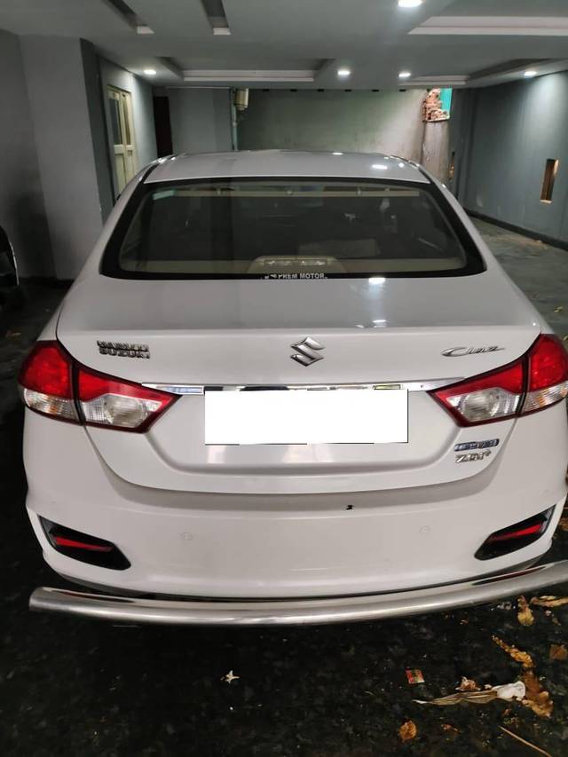 https://images10.gaadi.com/usedcar_image/4555030/original/processed_24fadc48-9b6d-4a01-8adb-5e81545fe423.jpg?imwidth=6401