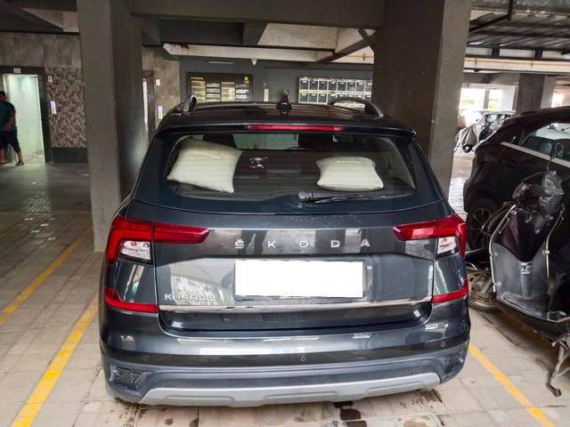 https://images10.gaadi.com/usedcar_image/4555039/original/processed_c08b20cb-cbdc-4f74-9758-05ecebf96f47.jpg?imwidth=6400