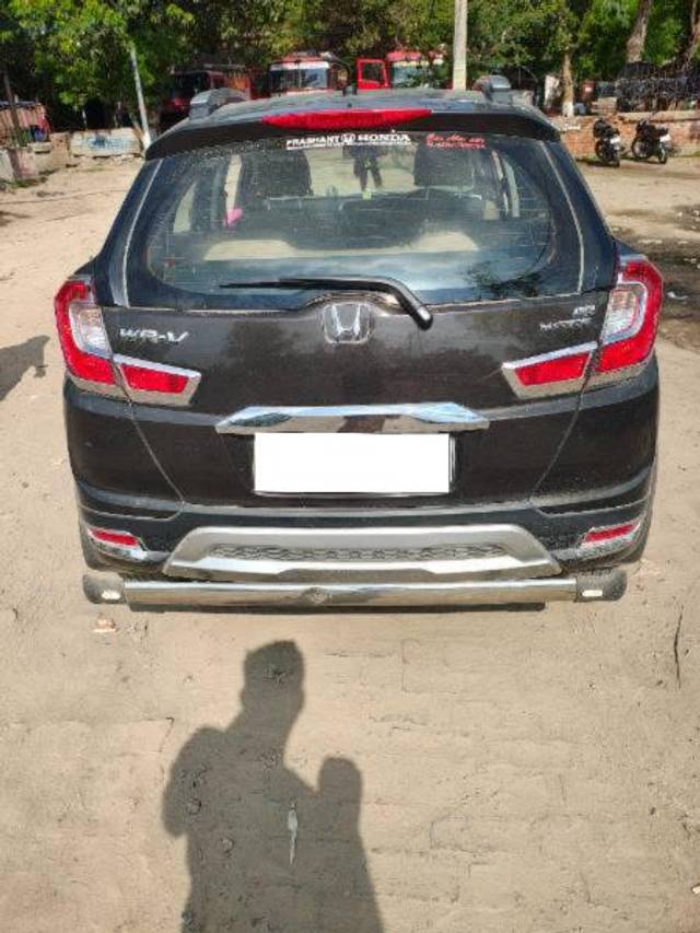 https://images10.gaadi.com/usedcar_image/4555051/original/processed_44d0987b-b403-4aa5-89f9-276410ea8849.jpg?imwidth=6401