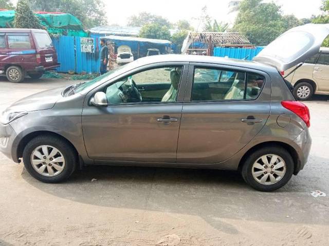 https://images10.gaadi.com/usedcar_image/4555060/original/processed_8441227c-2c0d-4e9f-b47d-24a0fc754645.jpg?imwidth=6401
