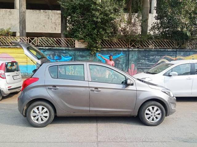 https://images10.gaadi.com/usedcar_image/4555060/original/processed_932d4c55-a676-40c6-80d1-dd7734242ac3.jpg?imwidth=6400