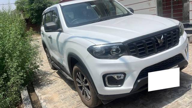 https://images10.gaadi.com/usedcar_image/4555070/original/processed_26313ae3-0bce-41bb-a85c-983de9f4345a.jpeg?imwidth=6400