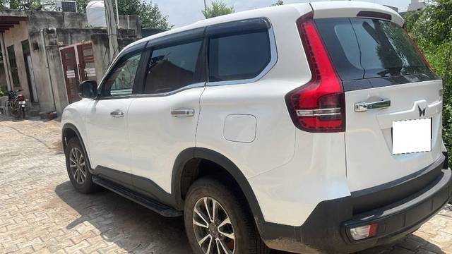 https://images10.gaadi.com/usedcar_image/4555070/original/processed_6be460bd-84da-407c-ae02-7daaa4254314.jpeg?imwidth=6402