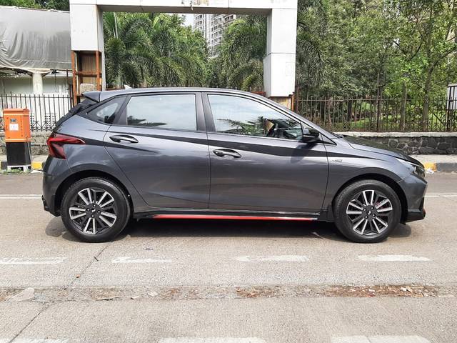 https://images10.gaadi.com/usedcar_image/4555072/original/f0b10a1524ab87e4629bf2fe516ef0a8.jpeg?imwidth=6401