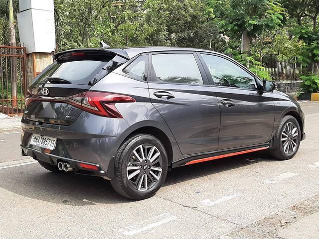 https://images10.gaadi.com/usedcar_image/4555072/original/processed_e0881eb22a835362764aa75a46b80fcd.jpeg?imwidth=6402