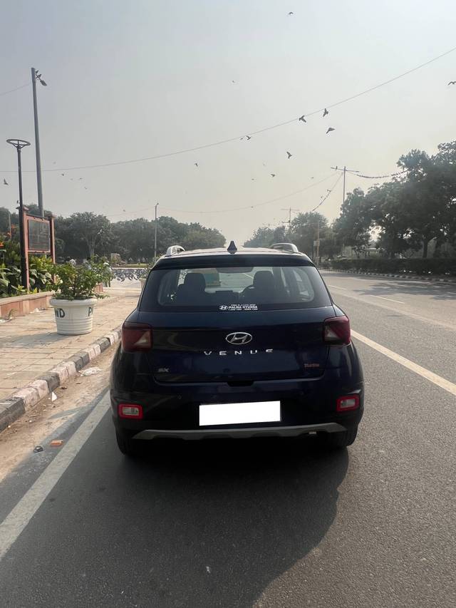 https://images10.gaadi.com/usedcar_image/4555081/original/processed_0b9e0f95-c23a-4a7c-bd8e-1b82f460f492.jpg?imwidth=6401