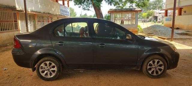 https://images10.gaadi.com/usedcar_image/4555084/original/processed_d7d4b722-f976-4298-8441-1d7325f6a513.jpg?imwidth=6401