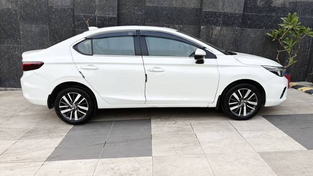 https://images10.gaadi.com/usedcar_image/4555089/original/68c4781f6231d096a7fb945b6b5c5b86.jpg?imwidth=6401