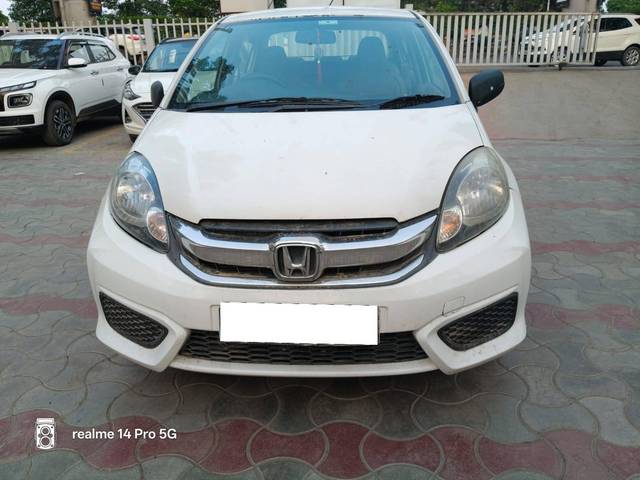 https://images10.gaadi.com/usedcar_image/4555107/original/processed_b4d8bf29ee95f9934c75fb665c6ad078.jpg?imwidth=6400