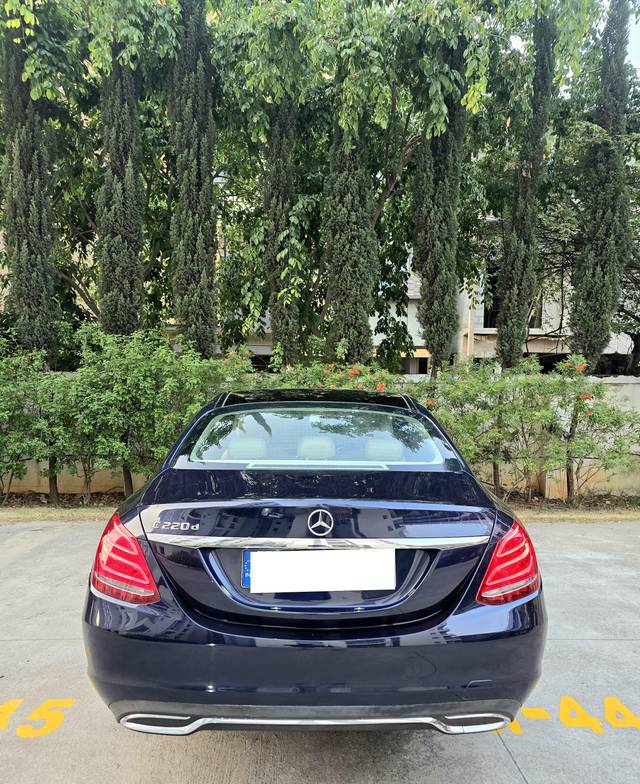 https://images10.gaadi.com/usedcar_image/4555109/original/processed_17803be38f29e6333ac8c05862b2eebe.jpg?imwidth=6402
