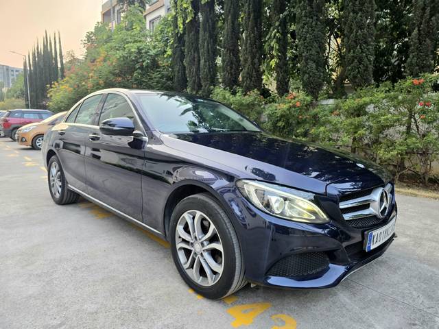 https://images10.gaadi.com/usedcar_image/4555109/original/processed_bd662d301dd6eeba25d5678fbd4414ba.jpg?imwidth=6400