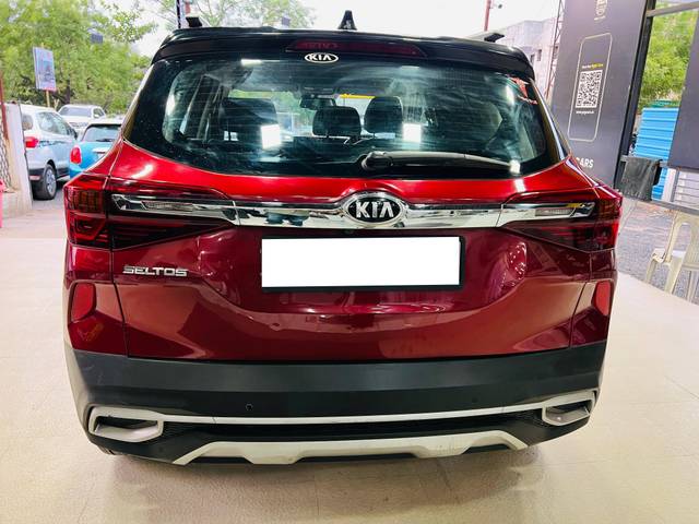 https://images10.gaadi.com/usedcar_image/4555110/original/processed_afea118d85f4c0ad3ba505f66618418a.jpg?imwidth=6402