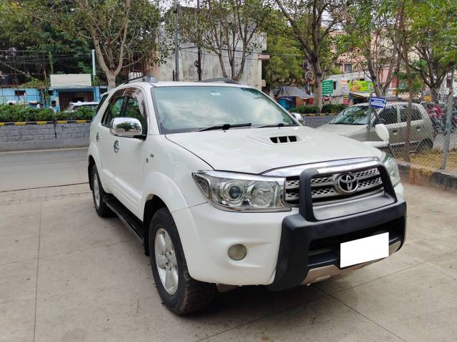 https://images10.gaadi.com/usedcar_image/4555111/original/processed_4db7890c96c9e1ec88a3f2dae06e1e67.jpg?imwidth=6400
