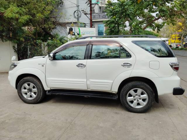 https://images10.gaadi.com/usedcar_image/4555111/original/processed_7334f4408a9268d58a9de4e44780f407.jpg?imwidth=6402