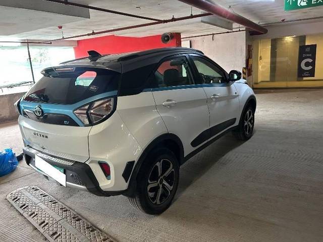 https://images10.gaadi.com/usedcar_image/4555112/original/processed_363916ec-9f81-490b-b8af-7cbce596a9e0.jpeg?imwidth=6401