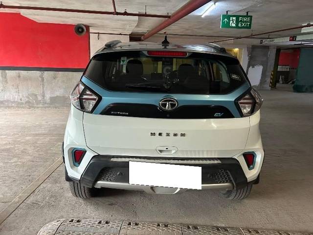 https://images10.gaadi.com/usedcar_image/4555112/original/processed_7ce2a5ec-c81b-4ef0-984f-97350607b43d.jpeg?imwidth=6402