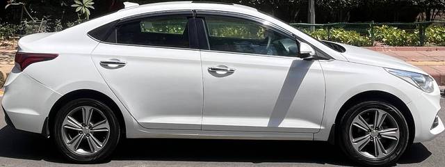 https://images10.gaadi.com/usedcar_image/4555125/original/processed_56d478b7-88a5-498c-afec-e225530e8464.jpg?imwidth=6401