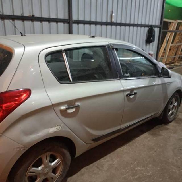 https://images10.gaadi.com/usedcar_image/4555140/original/processed_414d8353-e7f1-47e6-bddc-db6f0bbecaa5.jpg?imwidth=6402