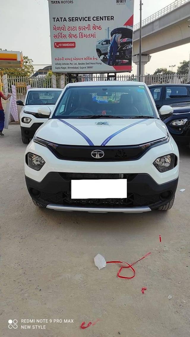 https://images10.gaadi.com/usedcar_image/4555141/original/processed_b9425130-c9c0-4ec4-9a22-506eb7639aaf.jpg?imwidth=6402