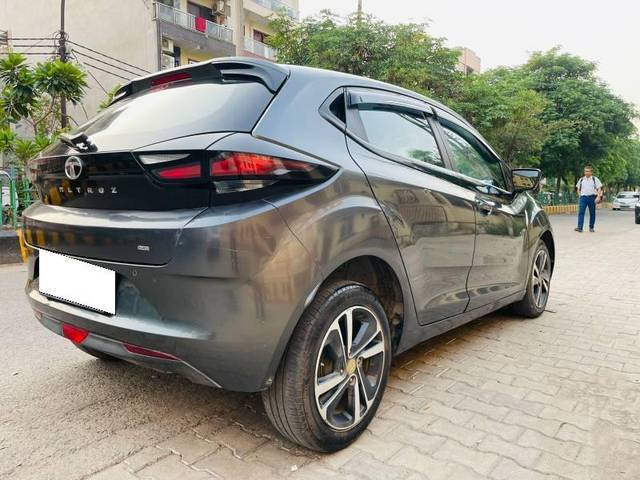 https://images10.gaadi.com/usedcar_image/4555185/original/processed_8cef44a3-0d36-44cc-b78a-e9dcc5ca4d23.jpg?imwidth=6402