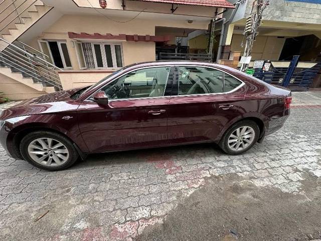 https://images10.gaadi.com/usedcar_image/4555196/original/processed_7d4e841d-9043-4bbd-889b-3c23b30edf48.jpeg?imwidth=6401