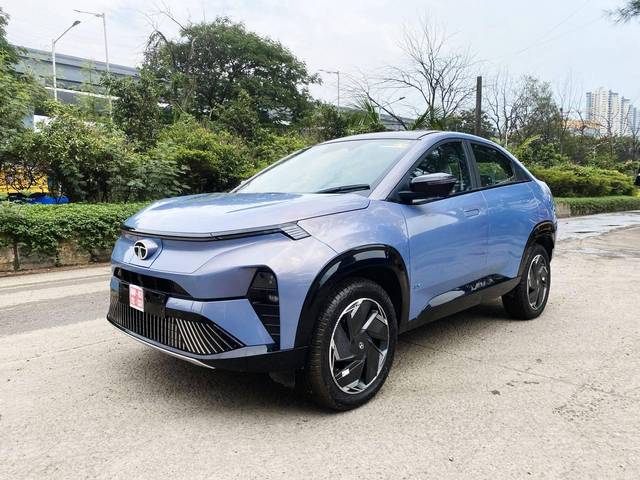 https://images10.gaadi.com/usedcar_image/4555203/original/processed_f6ec31b72660c77f7b1051d04b0f46a8.jpg?imwidth=6402