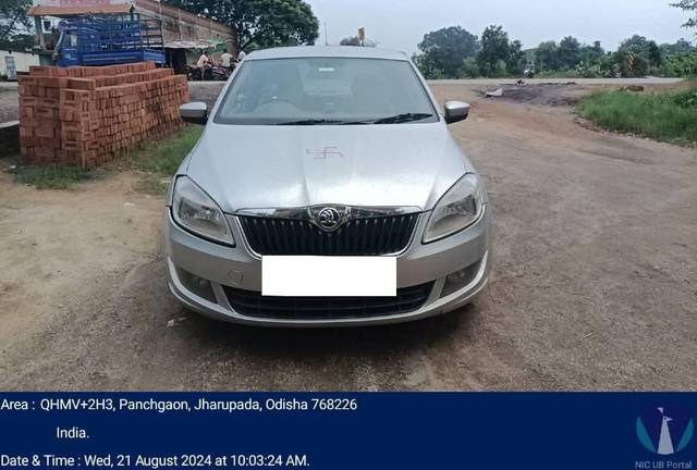 https://images10.gaadi.com/usedcar_image/4555209/original/processed_f46ab5d9-4dde-47f3-a4ae-50f6ab359a7e.jpg?imwidth=6400