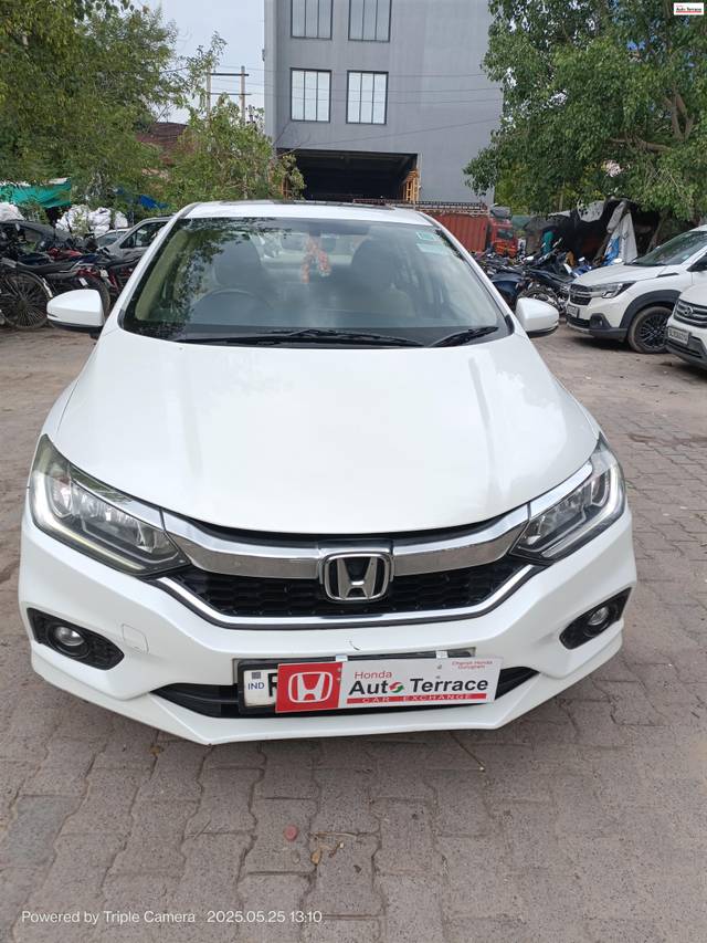 https://images10.gaadi.com/usedcar_image/4555213/original/44cdac2b132e6e01e3e6ee9420818afe.jpg?imwidth=6400