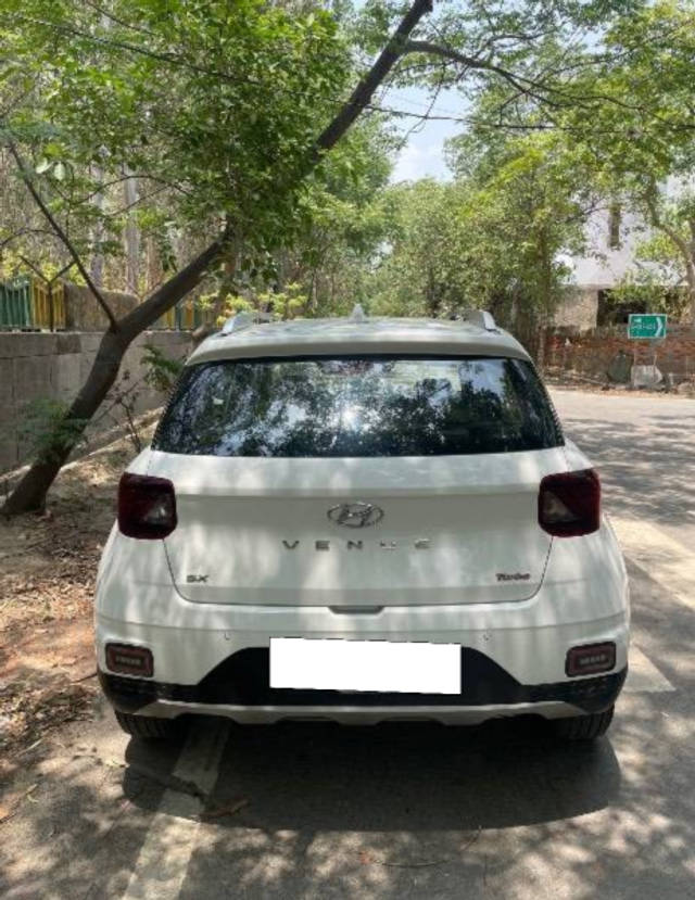 https://images10.gaadi.com/usedcar_image/4555251/original/processed_4af77b43-eaa7-45ae-bf9e-e446ee96bd30.png?imwidth=6402