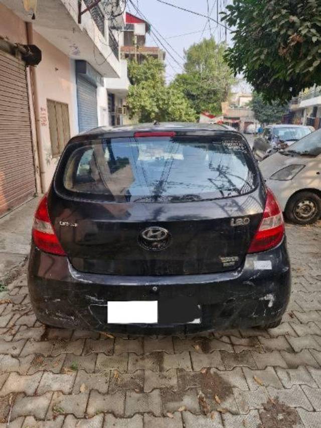 https://images10.gaadi.com/usedcar_image/4555261/original/processed_88f89ef6-d317-4e68-ba0d-406e59964d64.jpg?imwidth=6402