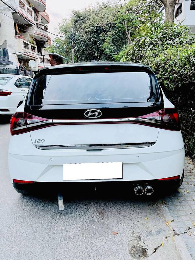 https://images10.gaadi.com/usedcar_image/4555264/original/processed_579ff62b64b6ae986a43043285d9948f.jpg?imwidth=6401