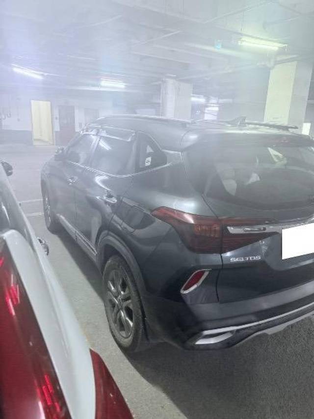https://images10.gaadi.com/usedcar_image/4555305/original/processed_d5229b14-3780-4999-9686-5e190d8b98cd.jpeg?imwidth=6402