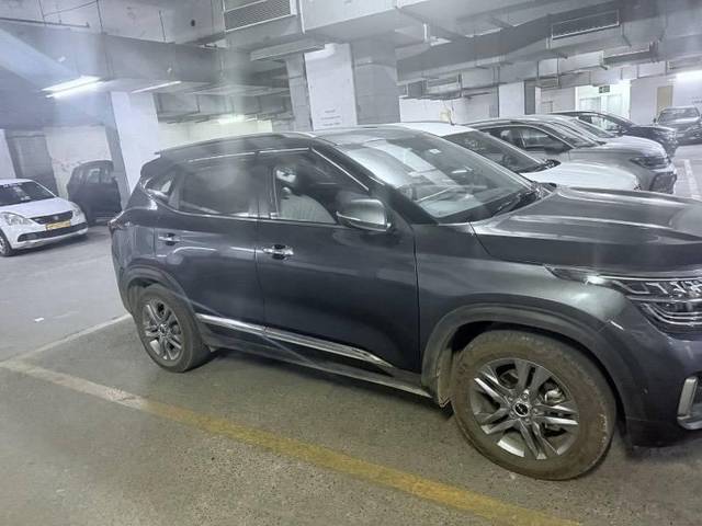 https://images10.gaadi.com/usedcar_image/4555305/original/processed_f8ad8fea-e03d-4213-831e-322ac8a6ebd8.jpeg?imwidth=6400