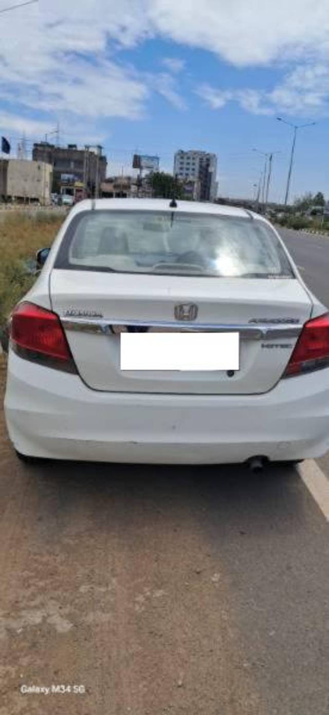 https://images10.gaadi.com/usedcar_image/4555331/original/processed_1383c96b-acaf-4269-b602-d2818422cd77.jpg?imwidth=6401
